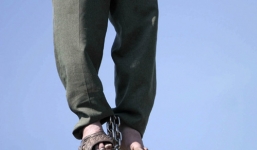 Nghi vợ ngoại tình, chồng treo cổ tự tử